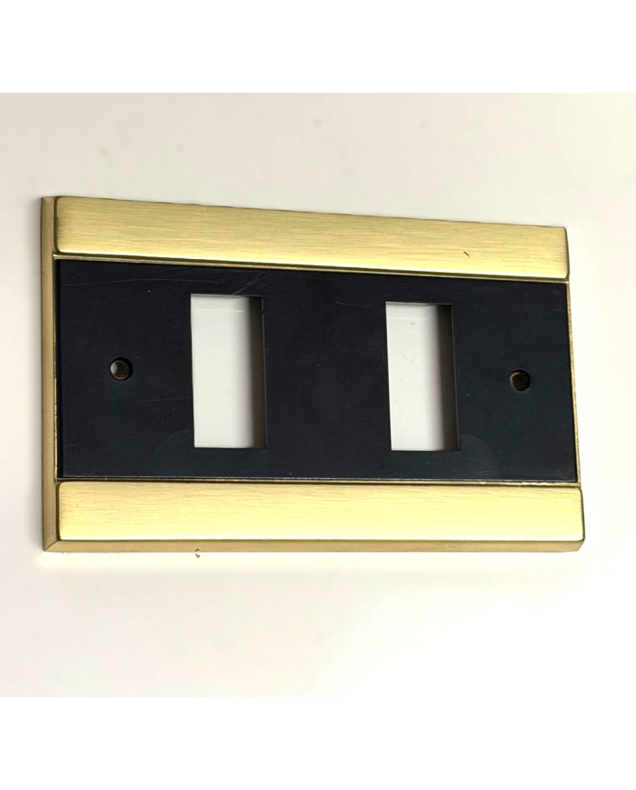 PLACCA NYLON NERO  2 FORI  **
